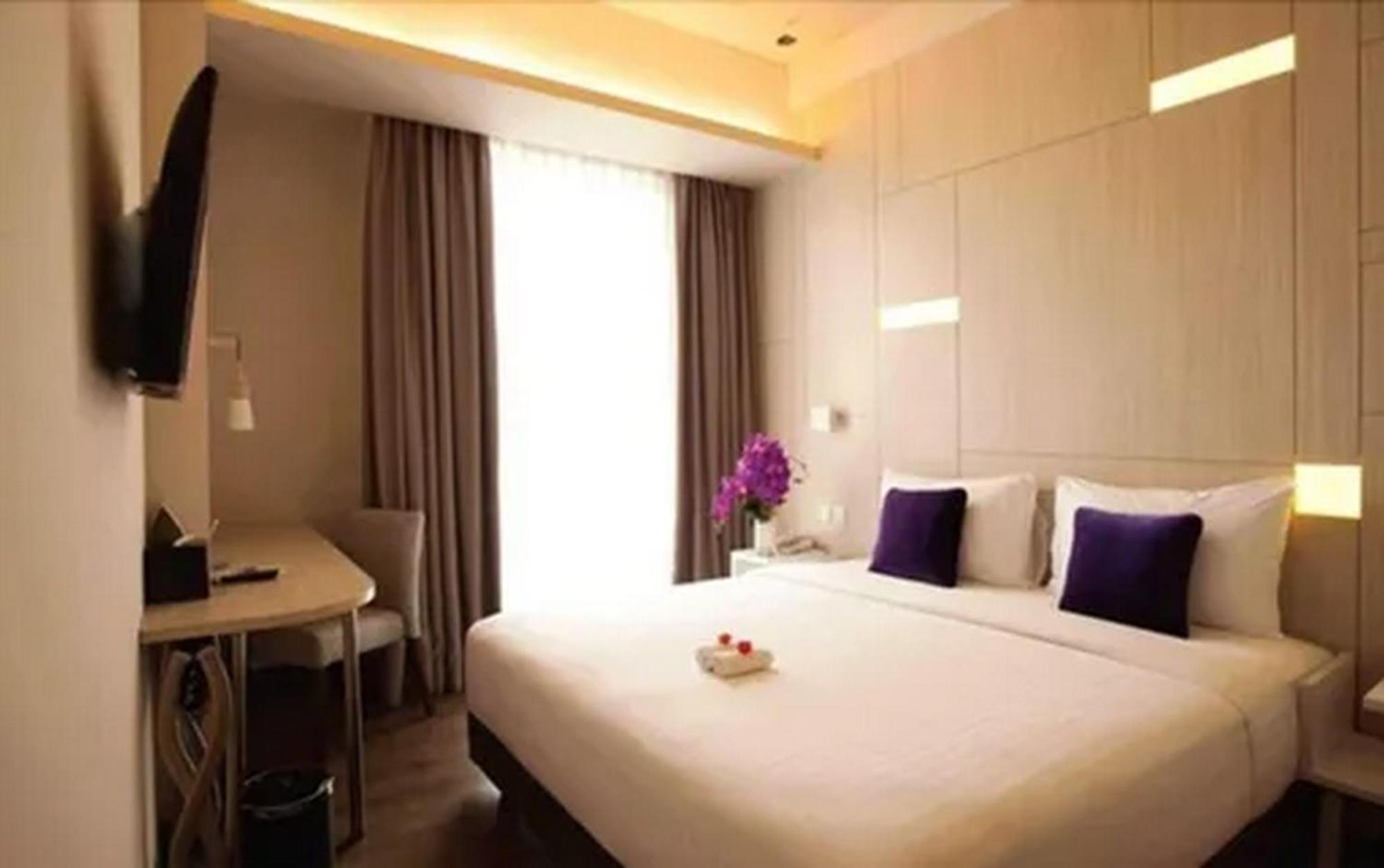 Swiss-Belinn Cikarang Exterior foto